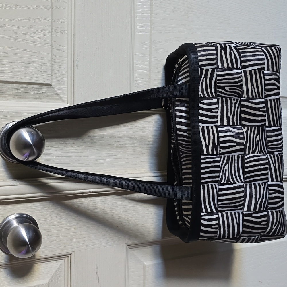 Harveys Seatbelt Bag Rare Zebra W/Autographs View 5